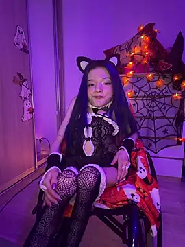 MiniSophiaa - Show ass/doggy 5min
