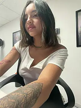 Victoriaa2_Doll - Play with my juicy boobs 🍒