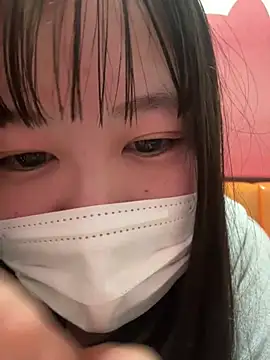Eina_aa - 谷間見せながら歌う