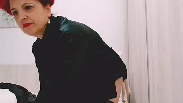 MilfSupreme - UNDRESS ME/SEXY STRIP