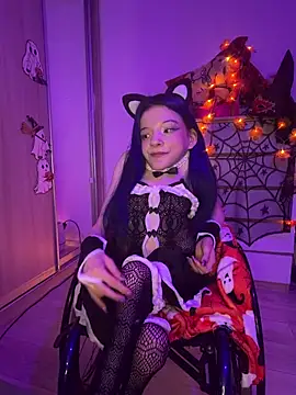 MiniSophiaa - Show ass/doggy 5min
