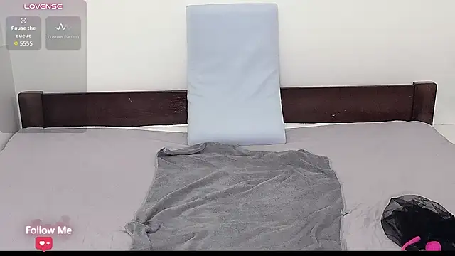 Qiqi-- - 心怀温柔，所见皆是美好！大鸡鸡摩擦小穴+