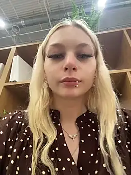 AngelinaTous - I'll show my ass + spank 5 times🍑