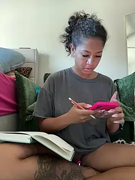 AshleyLoveee - take tshirt off