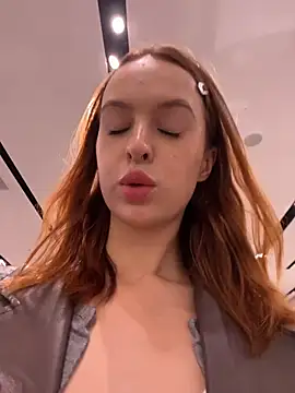 Outdorable - Open boobs next stranger in store