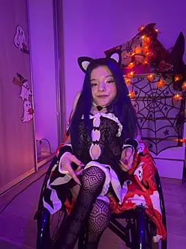 MiniSophiaa - Show ass/doggy 5min