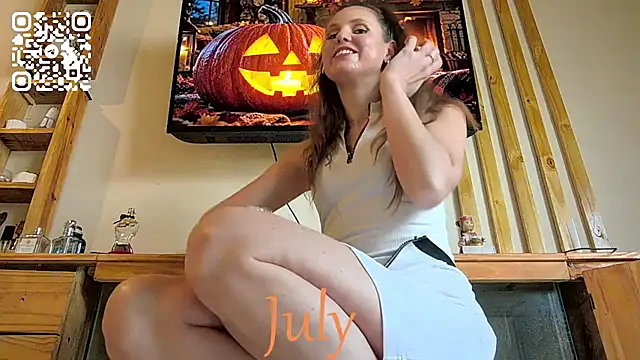 JacklynSwisshelm - make me a queen with a crown on her head