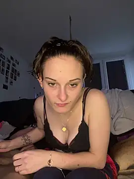 Quenn667 - MR me pince les tetons