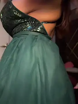 Laly_3563 - SUCK YOUR NIPPLE BABY GIRL