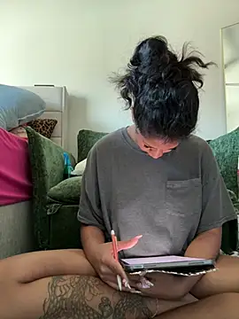 AshleyLoveee - take tshirt off