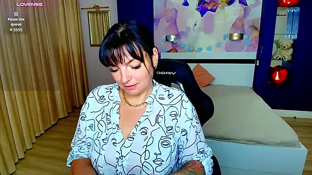 Victoria_booth - shake juicy ass