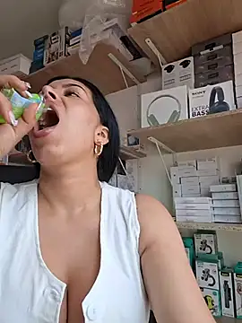 Luianna - Oil show on my tits, bounce them