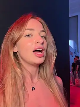 EvieEvans - LAST TIP GETS 2 PORNS WITH 50 STRANGERS