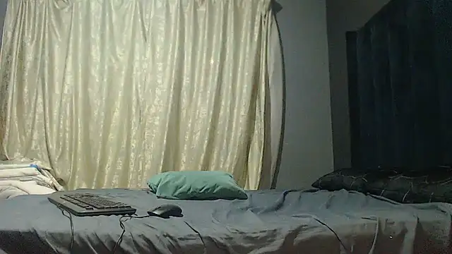 SEXYHUGEASS21 - open that tight asshole