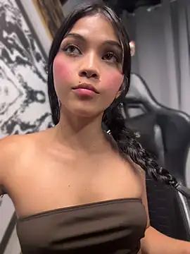 _miapetite - show puss + show boobs 🌸🍒