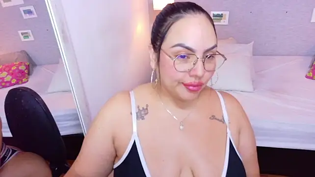 Curvy_sexyvalen - squirt all over my bed
