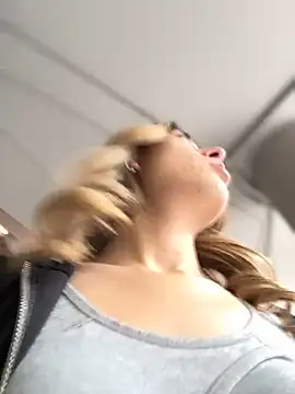 Kloe__t18 - Flash ass at gym