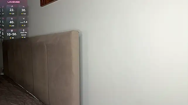 AnalEmilly - Spank my boobs