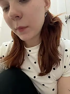 Freaky__Nikki - put fakecum on my naked tits :p