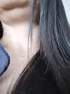 Lyonette_reading1 - Sit in your face, 🤞 fingers