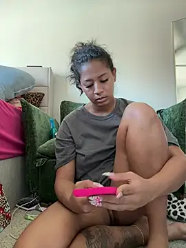 AshleyLoveee - take tshirt off