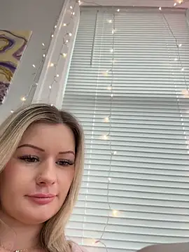LoveShae_ - panties or bra off ;) last tip chooses