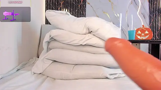 Ebony_hot1