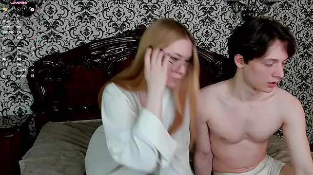 Gilded_trace - Show Mira’s chest to the camera