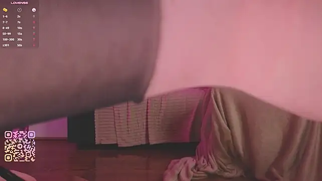Miss_Ida - play with boobs