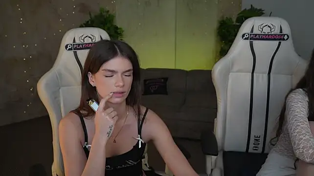 Regina_Sweet054 - show tits regina+ handbra emi