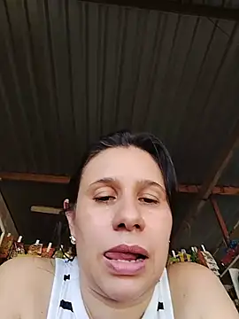 MIA-LARIOS - Calentemos esto un poco en la tienda♥️