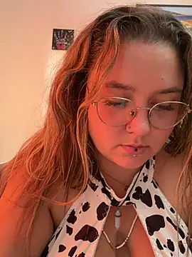 _maracr19_ - Jugar con esta vaquita😏😈+ video
