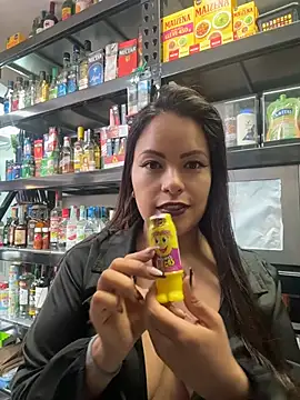 MIA_ROSSEEE - Masturbation with object of the store