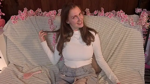 TeressaKapanke - Massage my boobs close to the cam