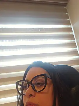 Itsmya - Change of outfit