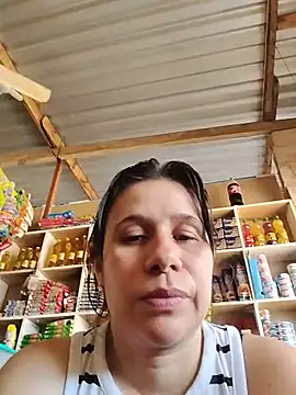 MIA-LARIOS - Calentemos esto un poco en la tienda♥️