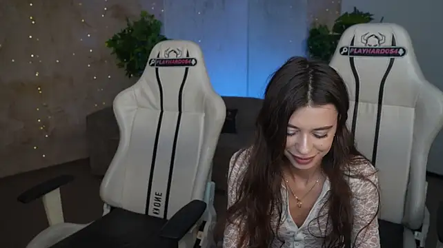 Regina_Sweet054 - show tits regina+ handbra emi