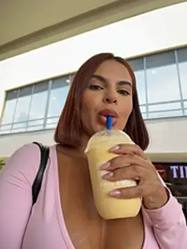 Irina_Velvett - Open ass in públic 😈💦🥴