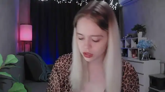 VivienJaques - Should I blow a kiss?