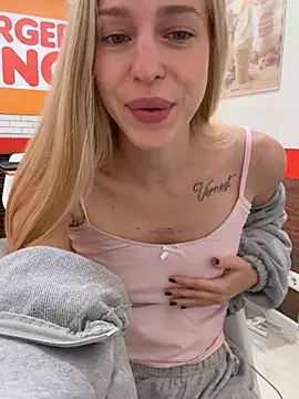 Kira_mia - lift my top & drool on my hard nipples💦
