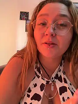 _maracr19_ - Jugar con esta vaquita😏😈+ video