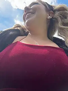 Bela-outdoor - Flash niple in public very risky