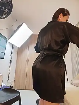 Lola__sweetx - SPANK ASS X4