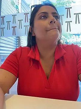 Angie_e - 😒👿😮Naked in supermarket +finger pussy