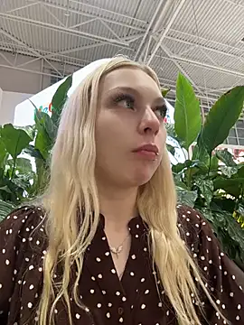 AngelinaTous - I'll show my ass + spank 5 times🍑