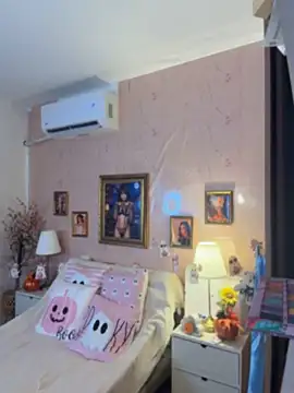 Annieesweett - show boobs