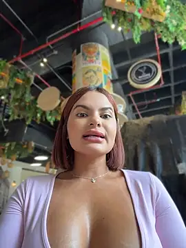 Irina_Velvett - Flahs tits in públic 😈🥴💦