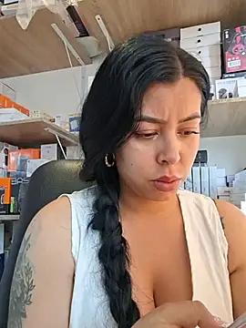 Luianna - Fuck dildo for 4 minutes