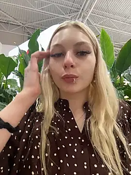 AngelinaTous - I'll show my ass + spank 5 times🍑