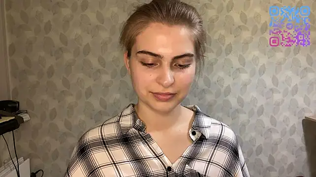 JessicaShelvy - Change the shirt to a short top 💙